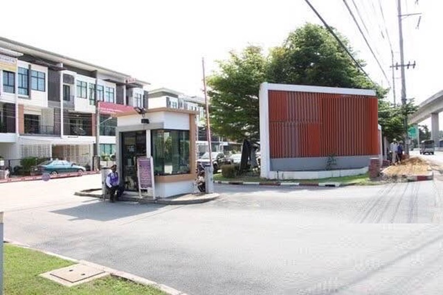 สาทร-กัลปพฤกษ์ ตลาดสำเพ็ง 2 300ม.ให้เช่าทาวน์โฮม 3 ชั้น 26 ตร.วา.300 ตร.ม. 3 นอน 5แอร์ 