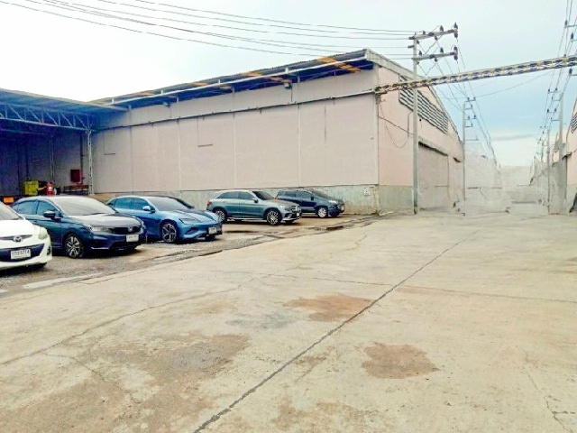 MRT แยกปากเกร็ด 4.8 กม . Free Zone ศูนย์กระจายสินค้าcpบางบัวทอง 1.7 กม.  300 ตร.วา. 1200 ตร.ม.