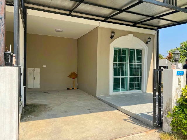 ทาวน์เฮาส์ 2 ชั้นหลังมุม ย่านอ่อนนุช ฉลองกรุง 3 นอน  2 น้ำ รร.สาธิตนานาชาติ สจล. 7.4 กม