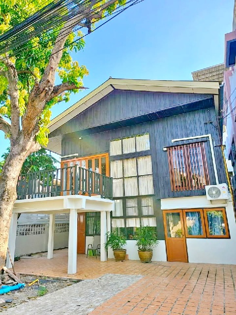 บ้านทรงไทย 242ตร.ม.62 ตร.วา. รับจดบริษัทได้ MRT สุทธิสาร 600 ม.ให้เช่าบ้านเดี่ยว 2 ชั้น ทำเป็น Airbnb ร.นานาชาติเดอะรีเจ้นท์ 3.8 กม.3 นอน 