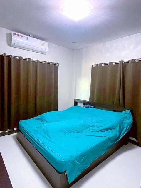 เซ็นทรัล รามอินทรา 2.3กม. 5 นอน บ้านเดี่ยว 2 ชั้น  MRT ลาดปลาเค้า 1.4กม. 5 น้ำ รร.นานาชาติอิสลามกรุงเทพ 3.6 กม.67 ตร.วา.267 ตร.ม.พร้อมเฟอร์