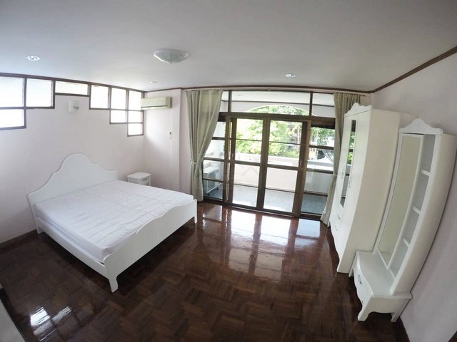 ให้เช่าบ้านเดี่ยว 2 ชั้น 104 ตรว. 4 ห้องนอน ซอยลาดพร้าว 71 นาคนิวาส พร้อมเฟอร์ย่านเลียบด่วน