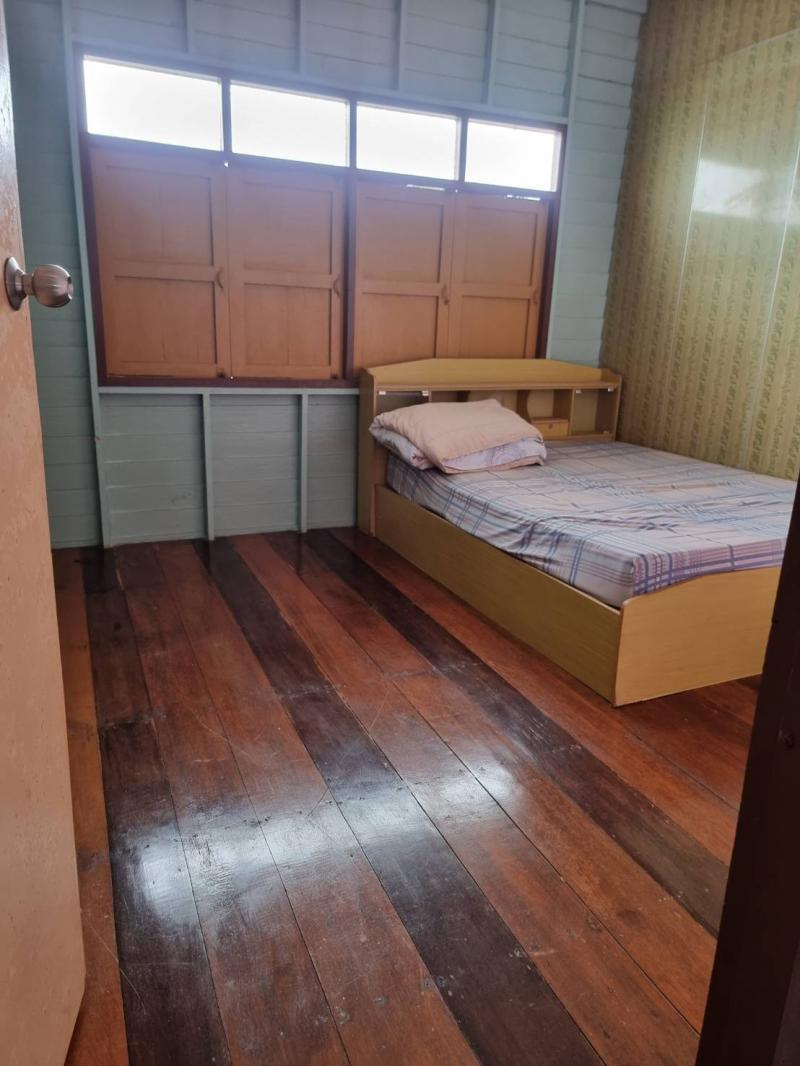 ขายที่ดิน200ตารางวาพร้อมรีสอร์ท3ชั้นติดถนนใหญ่ทำเลดีอากาศดีห่างทะเลประมาณ120เมตรห้องพัก16ห้องฝั่งตรงข้ามเป็นชายหาดสวยน้ำใส