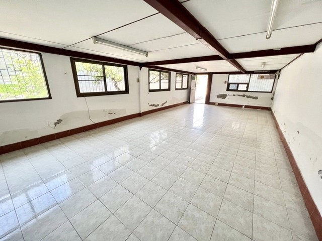 ให้เช่าโกดัง 700 ตารางเมตร น้ำไฟพร้อม  ซอยเทศบาล บางปู 41