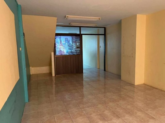 ให้เช่าอาคารพาณิชย์ 3 ชั้น ราคาถูก ติดถนนหลัก ใกล้โรบินสันไลฟ์ นาป่า FP-B0632