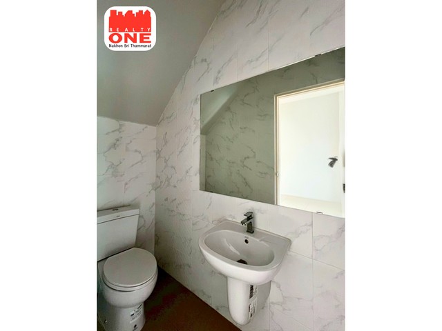 อาคารพาณิชย์ ดีทาวน์ 2 ชั้น ดีไซน์สวย ใกล้ตลาด โรงพยาบาล เเละศูนย์การค้า