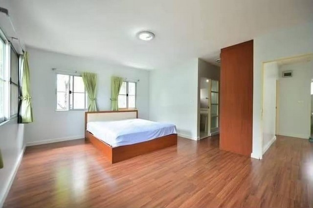 ให้เช่าบ้าน 2 ชั้น 65 ตารางวา 4 ห้องนอน 3 ห้องน้ำ พฤกษลดา ติวานนท์- ราชพฤษ์ เฟอร์บางส่วน