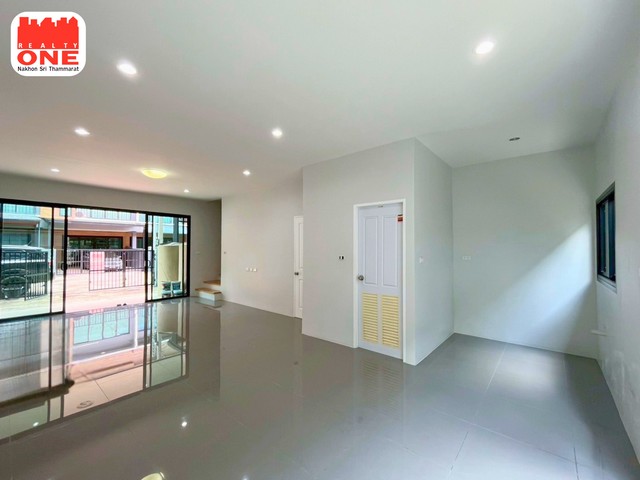 ทาวน์โฮม 2 ชั้น ทำเลเมือง เดินทางง่าย ใกล้ รพ.-ห้าง-โรงเรียน