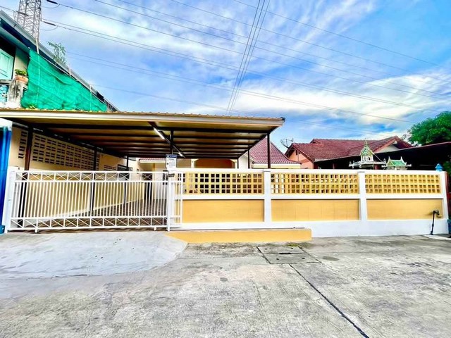 ขายบ้านเดี่ยวชั้นเดียว มบ.อิสเทรินแลนด์ ต.นาป่า จ.ชลบุรี เนื้อที่80ตารางวา 6ห้องนอน 4 ห้องน้ำ 