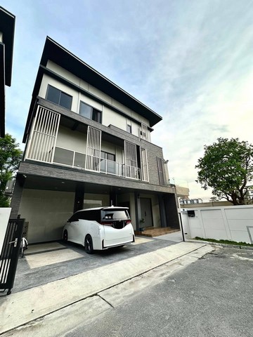 ขายบ้านเดี่ยว 3 ชั้น พร้อมลิฟต์ โครงการพานารา เทพารักษ์ พร้อมเฟอร์นิเจอร์ พร้อมหิ้วกระเป๋าเข้าอยู่ได้เลย