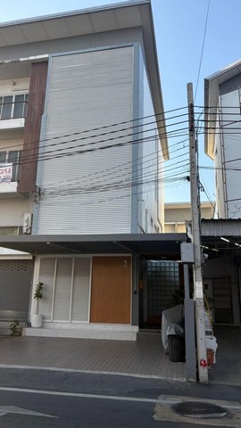 ขายทาวน์โฮม 3.5 ชั้น 27 ตรว. ซอยลาดพร้าว 71 เขตวังทองหลาง เฟอร์นิเจอร์ Built-in