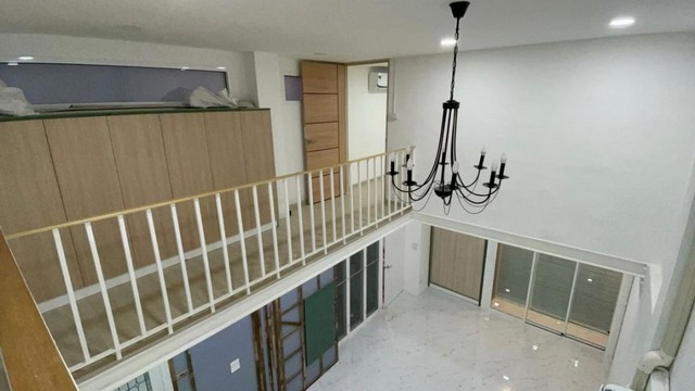 ขายทาวน์โฮม 3.5 ชั้น 27 ตรว. ซอยลาดพร้าว 71 เขตวังทองหลาง เฟอร์นิเจอร์ Built-in