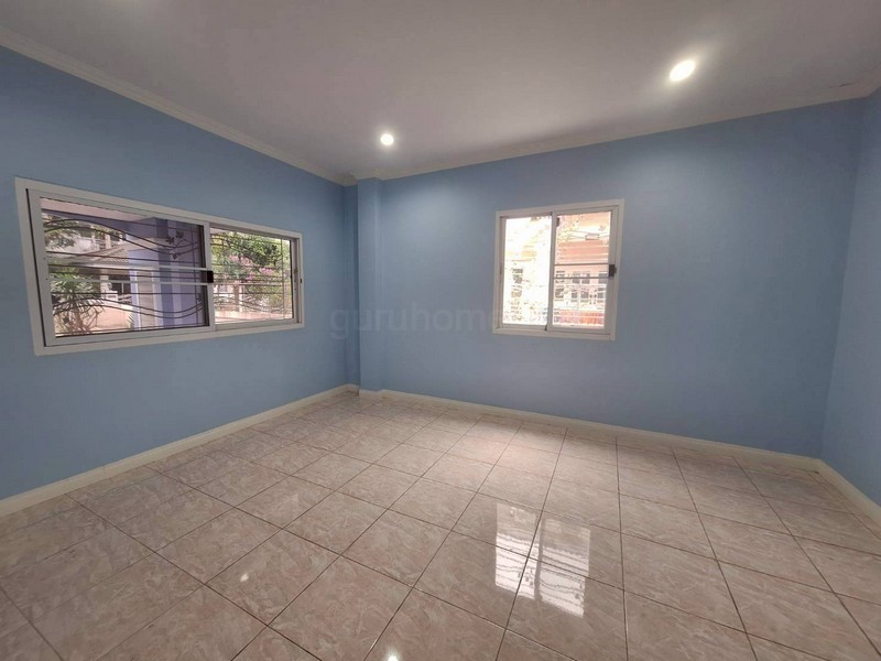 ขายด่วน บ้านเดี่ยว 2 ชั้น ม.นารายาปิ่นเกล้า บ้านสภาพดี ต่อเติมเรียบร้อย เนื้อที่ 104 ตรว 5นอน 3น้ำ - ghd000615