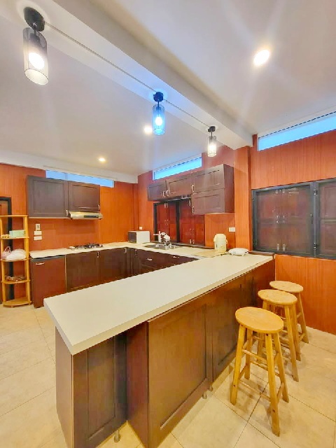 รับจดบริษัทได้ บ้านทรงไทย 242ตร.ม.62 ตร.วา. MRT สุทธิสาร 600 ม.ให้เช่าบ้านเดี่ยว 2 ชั้น ทำเป็น Airbnb ร.นานาชาติเดอะรีเจ้นท์ 3.8 กม.3 นอน