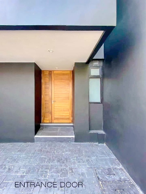 ให้เช่าอาคารสำนักงาน 3 ชั้น ฟอร์จูนทาวน์ 4.2 กม. หรูหรา รัชดาภิเษก  MRTสุทธิสาร 1.4 กม. รร.นานาชาติรีเจ้นท์ 4.5 กม.อาคารเพดานสูง