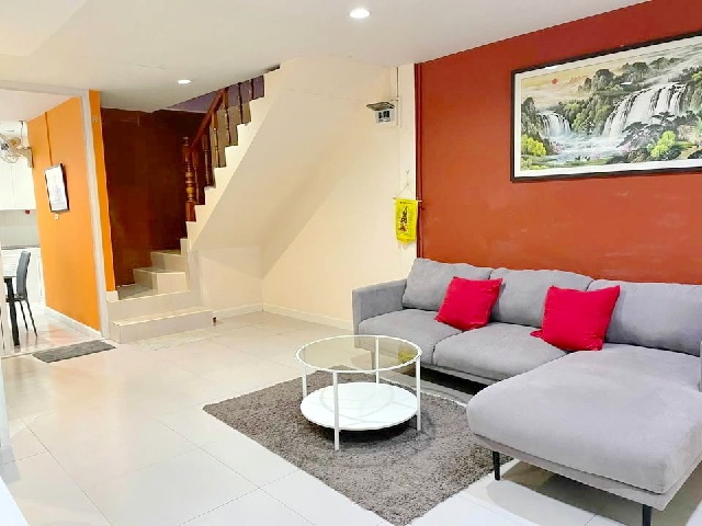 ม.นอร์ทกรุงเทพ 4.4 กม.2นอน MRT วัชรพล 2.5 กม.ขาย-เช่าทาวน์เฮาส์ 2 ชั้น  19 ตร.วา.149 ตร.ม.