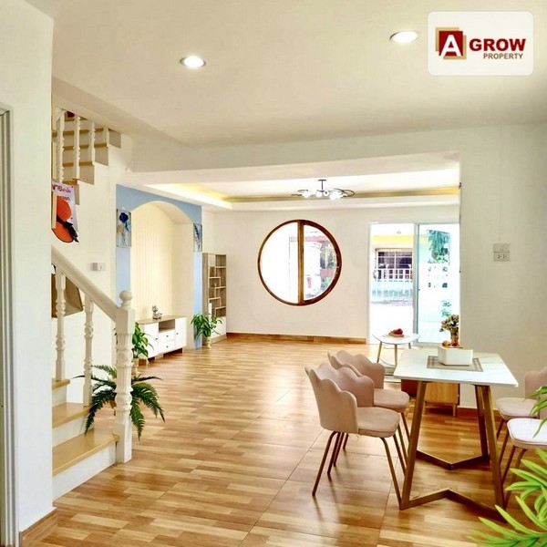 ม.เคซี 2 หลังมุม หทัยราษฎร์39 บ้านรีโนเวทใหม่พร้อมอยู่ แถมเฟอร์นิเจอร์จัดเต็ม กระเป๋าใบเดียวเข้าอยู่ได้เลยค่ะ