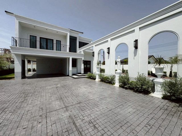 พูลวิลล่าสร้างใหม่ 2 ชั้น สไตล์ยุโรป โซนดอยสะเก็ด   