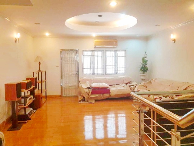 รร.นานาชาติกรุงเทพ 2 กม เซ็นทรัล แจ้งวัฒนะ 900ม. ให้เช่าคฤหาสน์แนวตั้ง ทาวน์เฮ้าส์หรู 3 ชั้น MRT ปากเกร็ด 1.5กม.  3-4นอน 3 น้ำ