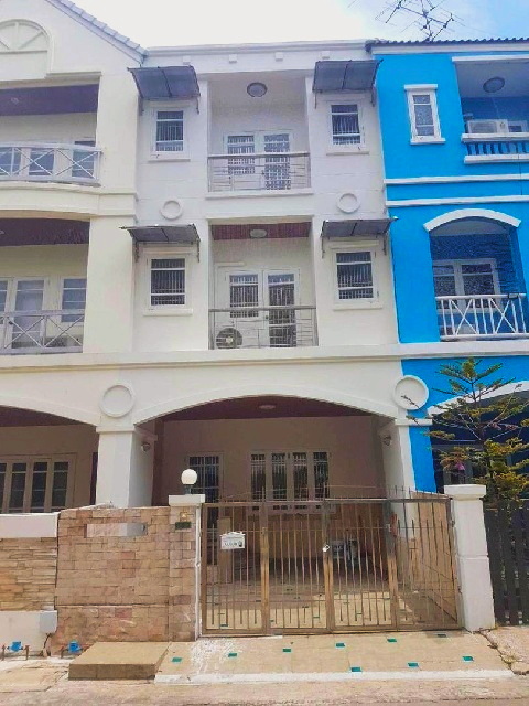 MRT ปากเกร็ด 1กม.  3-4นอน 3 น้ำ  ให้เช่าคฤหาสน์แนวตั้ง เซ็นทรัล แจ้งวัฒนะ 900ม. ทาวน์เฮ้าส์หรู 3 ชั้น  รร.นานาชาติกรุงเทพ 2 กม