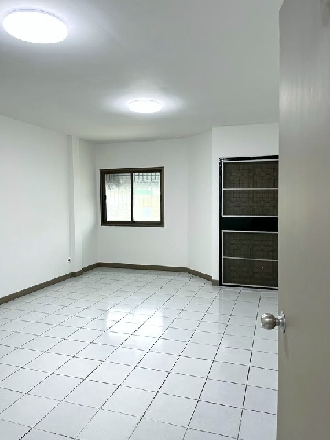 ซ.ศรีด่าน 11-23 MRT ศรีแบริ่ง 250ม. ให้เช่าทาวน์เฮ้าส์ 3 ชั้น 20 ตร.วา. รร.นานาชาติบางกอกพัฒนา 4.5 กม.3 นอน  เซ็นทรัล บางนา 2.4 กม.