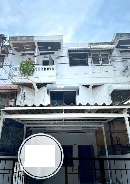 เซ็นทรัล บางนา 2.4 กม.ให้เช่าทาวน์เฮ้าส์ 3 ชั้น MRT ศรีแบริ่ง 250ม. 21 ตร.วา.รร.นานาชาติบางกอกพัฒนา 4.5 กม.3 นอน 