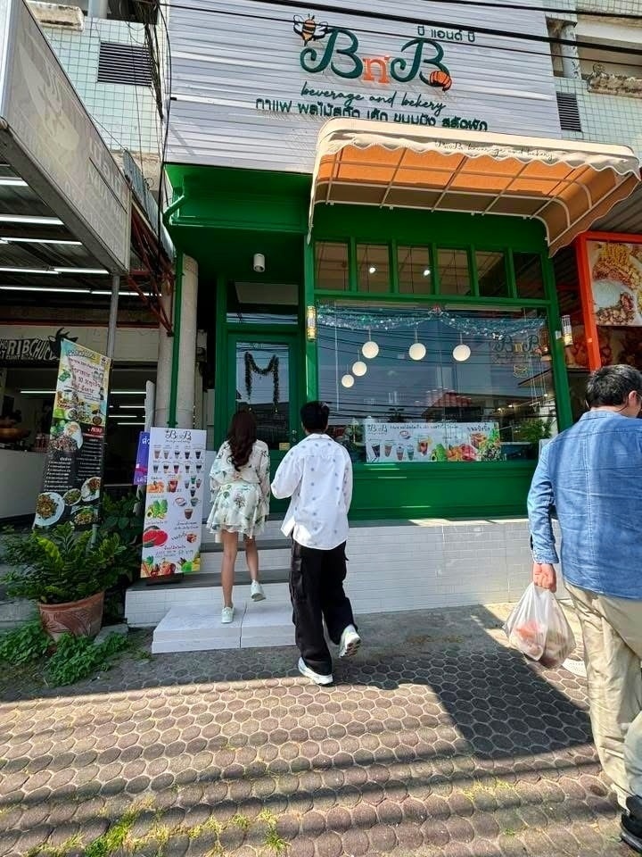 เซ้งร้านกาแฟ สไตล์อังกฤษ เมืองทองธานี ตรงข้ามกรมที่ดิน ติดถนนใหญ่ หมู่บ้านใหญ่ หอพักคอนโด