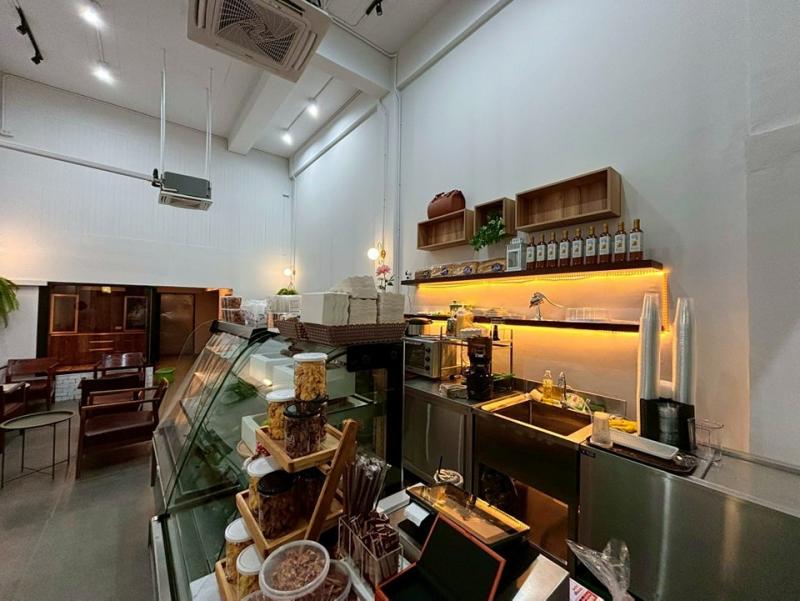 เซ้งร้านกาแฟ สไตล์อังกฤษ เมืองทองธานี ตรงข้ามกรมที่ดิน ติดถนนใหญ่ หมู่บ้านใหญ่ หอพักคอนโด