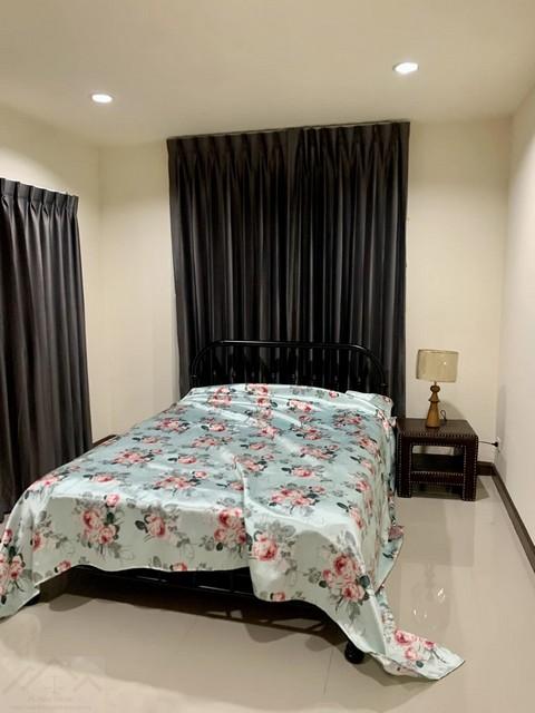 P704 ให้เช่าบ้าน เค.ซี. พาร์ควิลล์ 3 K.C. PARKVILLE 3 ถนนหทัยราษฎร์ ติดทางด่วนสุขาภิบาล 5 ถนนหทัยราษฎร์ 34/1 