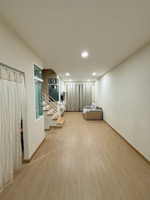 P700 ขายทาวน์เฮ้าส์ 2 ชั้น โครงการ โกลเด้น ทาวน์ รามอินทรา-วงแหวน Golden Town Ramintra-Wongwaen ถนนคู้บอน หันทางทิศเหนือ