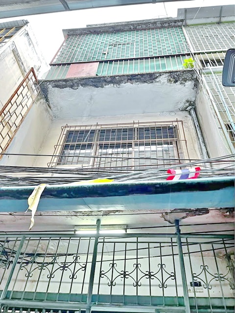 คาเฟ่  โฮสเทลได้ ร้านค้า ไชน่าทาวน์ เยาวราช 300 ม.ให้เช่าตึกแถวย่านสำเพ็ง 4.5 ชั้น  2 น้ำ สามารถทำเป็นโกดัง  เช่า 