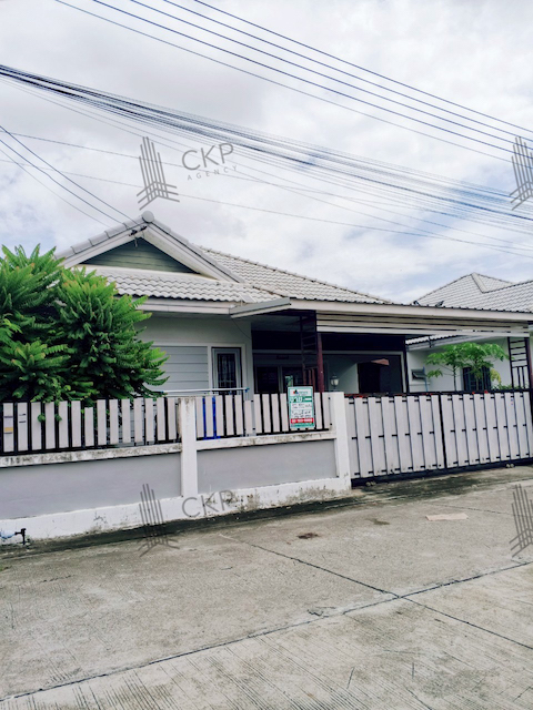 บ้านเดี่ยว เดอะแกรนด์ อมตะ ใกล้นิคมอมตะ แค่ 10 นาที ต่อเติมพร้อมเข้าอยู่ หน้ากว้างจอดรถได้ถึง 2 คัน อยู่ใกล้ตลาดนัด