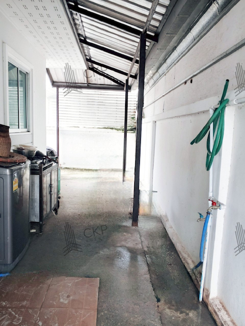 บ้านเดี่ยว เดอะแกรนด์ อมตะ ใกล้นิคมอมตะ แค่ 10 นาที ต่อเติมพร้อมเข้าอยู่ หน้ากว้างจอดรถได้ถึง 2 คัน อยู่ใกล้ตลาดนัด