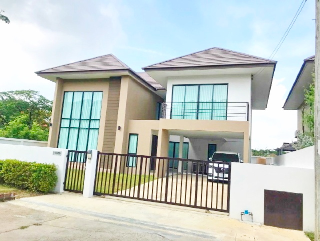 ไม่เคยอยู่ ให้เช่าคฤหาสน์ 2ชั้น 405 ตร.ม.105 ตร.วา.  3-4นอน สนามกอล์ฟวินด์เซอร์ปาร์ค500ม.  MRT สุวินทวงศ์ 7.7กม.  3น้ำ ตลาดยิ่งเจริญทรัพย์ 