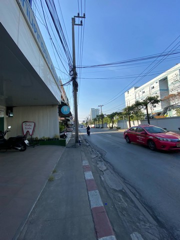 ให้เช่าบ้าน ทำเลสุดยอด ใจกลางเมือง  ต้นซอยรามคำแหง 24 ตรงสี่แยกถาวรธวัช บางกะปิ กรุงเทพฯ