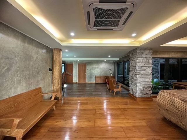 ขาย 50 ล้าน บ้าน 3 ชั้น 101 ตรว. #สไตล์ลอฟท์ #นิมมาน #ใจกลางนิมมาน #จัดสวนสวยกลางบ้าน #พร้อมเฟอร์นิเจอร์และเครื่องใช้ไฟฟ้า