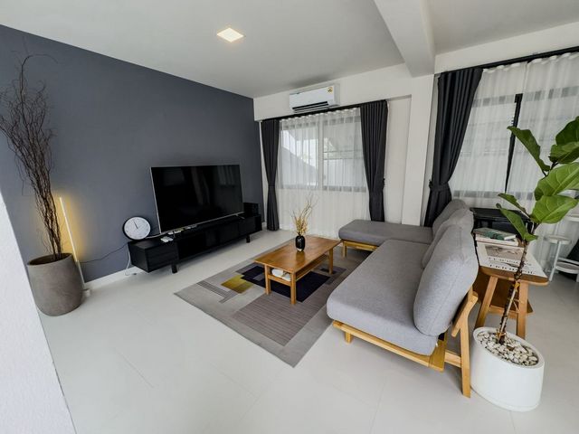 ให้เช่า 75,000 บาท/เดือน ขาย 12.5 ล้าน 130 ตรว. บ้านพูลวิลล่า #แม่เหียะ #หลังหัวมุม โล่ง โปร่ง วิวสวย #ใกล้สนามบิน #ไม่รับสัตว์เลี้ยง