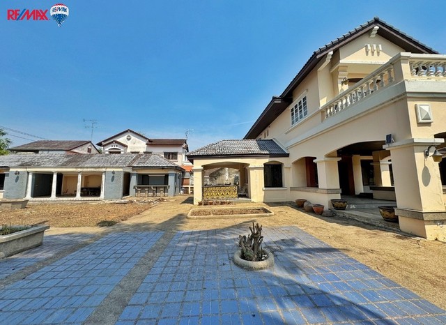 บ้านเดี่ยวหรู ลดาวัลย์ ปิ่นเกล้า-บรมราชชนนี  ที่ดินแปลงใหญ่ 363 ตร.วา หลังมุม พร้อมเรือนรับรอง โครงการติดถนนบรมราชชนนี