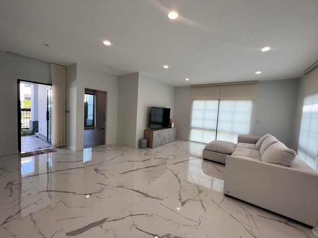 บ้านไซส์ใหญ่ในโครงการ เศรษฐสิริ เสรีไทย เพิ่งซื้อมา ยังไม่เคยเข้าอยู่เลย