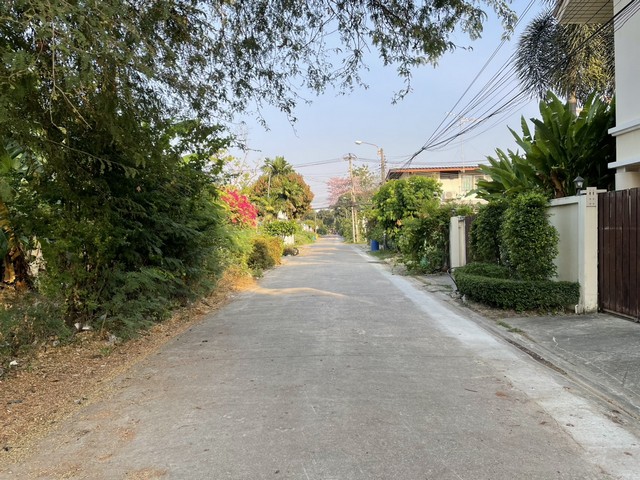 ขายบ้านพร้อมที่ดิน 99 ตร.ว. ซอยแจ้งวัฒนะ 15 ห่างจากรถไฟฟ้าเพียง 700 เมตร