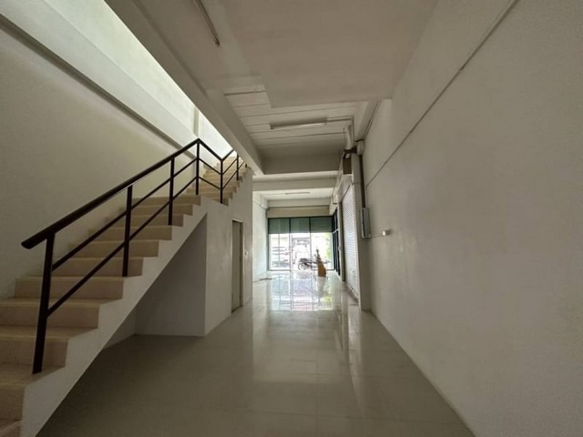 ให้เช่าอาคารพาณิชย์ 1 คูหา ทำเลดี ใกล้แหล่งชุมชน โครงการโกลเด้นซิตี้ FP-B0654