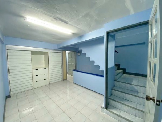 รีโนเวทใหม่ ย่านจอมทอง อาคารพาณิชย์ 4 ชั้น 18 ตร.วา.288 ตร.ม. ม.สยาม 5 กม.เหมาะกับพักอาศัย 3 นอน 3 น้ำ ตลาดโอ๋เอ๋ 2 กม.