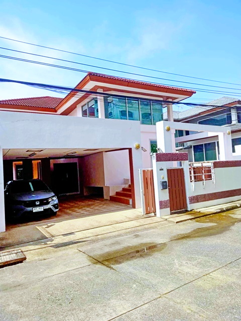 .MRT ศรีนุช 1.9 กม.วิสซ์ดอม 101 2.4 กม ซ.อ่อนนุช 40-48 ให้เช่าบ้าน 2ชั้น 102ตร.วา. 3-4นอน302ตร.ม.นานาชาติแสตมฟอร์ด 5.4 กม.เฟอร์ครบ  3 น้ำ 