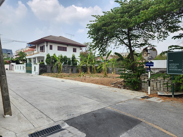 ให้เช่าที่ดินถมแล้วเนื้อที่ 85ตร.ม ( 17x20 )  ถนนแจ้งวัฒนะ ใกล้เซ็นทรัลแจ้งวัฒนะ ราคาเช่า 20,000 บ/ด