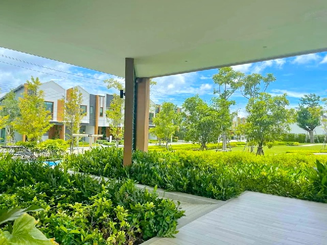 บางเสาธง พร้อมเฟอร์ 3แอร์ รพ.บางนา2 3.1กม. เมกาบางนา 5.1 กม. ให้เช่าเช่าทาวน์โฮม  2 ชั้น 155ตร.ม.20 ตร.วา.เครื่องใช้ไฟฟ้า. 2 นอน 2 น้ำ