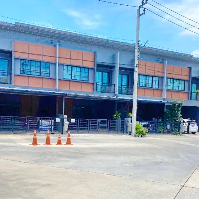 ถ.พระราม 2 กาญจนาภิเษก บิ๊กซี ดาวคะนอง 3.3 กม. BTS วุฒากาศ 4.9 กม. เช่า-ขายทาวน์เฮ้าส์ 2 ชั้น 19ตร.วา. 149ตร.ม.รร.นานาชาติเบซิส กรุงเทพ 