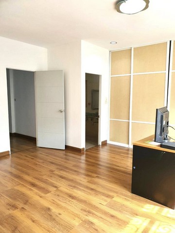 ห้เช่า HOME OFFICE บ้านกลางเมือง แยกรัชดา-ลาดพร้าว ห่างจาก MRT ลาดพร้าว 500 เมตร จดทะเบียนบริษัทได้