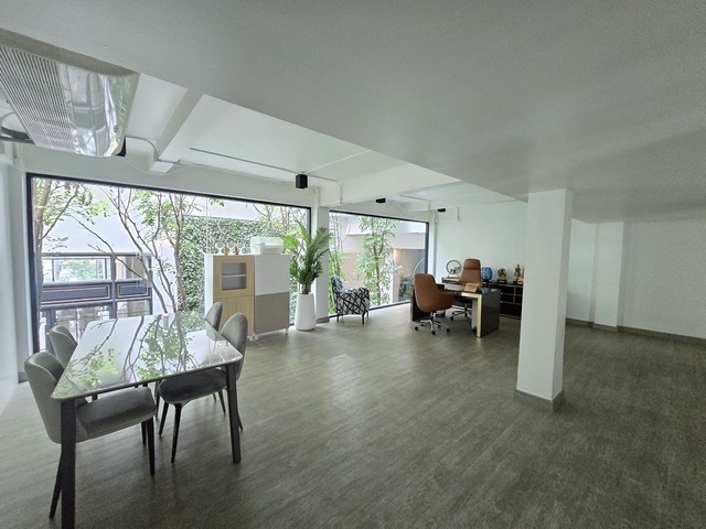 ให้เช่าพื้นที่ขนาด 100 ตารางเมตร ใกล้btsพระโขนง เดินทางสะดวก เหมาะสำหรับออฟฟิศขนาดเล็ก  และธุระกิจทัวๆไป