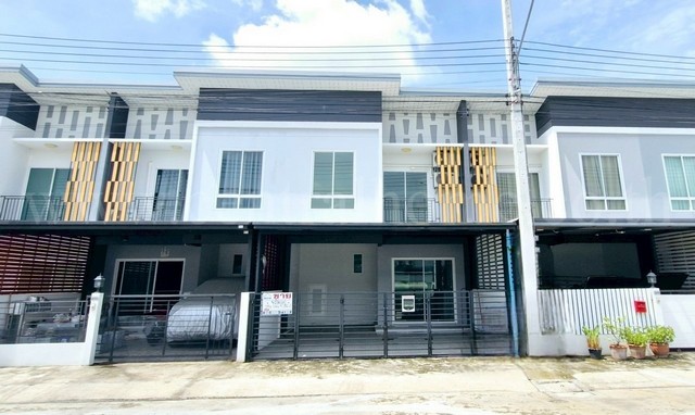 ทาวน์โฮม เพอร์เฟค โซน รังสิต - คลองสาม หน้าบ้านติดสวน 
