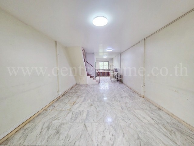 ทาวน์เฮ้าส์ รวยรื่น ซอยติวานนท์ 3 ใกล้รถไฟฟ้าสายสีม่วง